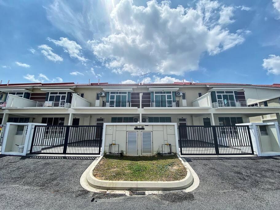 Desaru Twin Home 32Pax Bandar Penawar Exterior photo